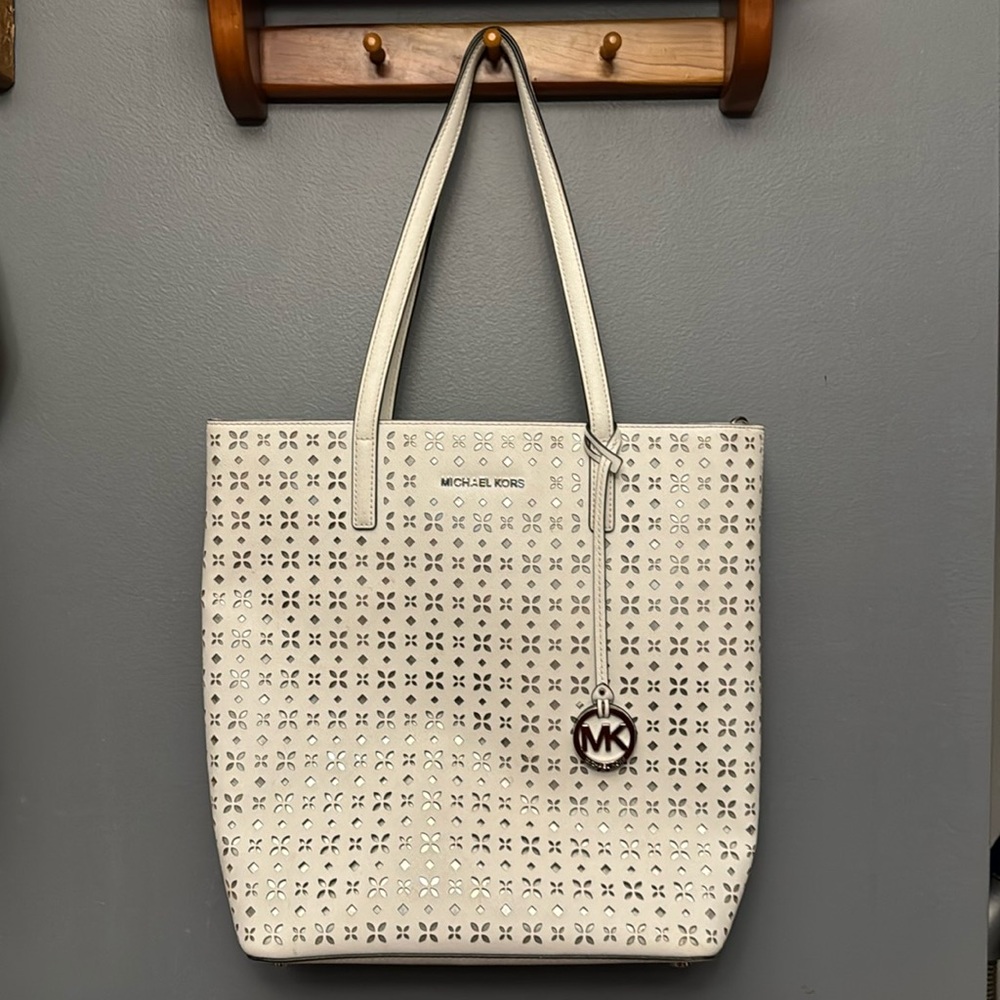 Micheal Kors Hayley Large Top-Zip Leather Tote Bag, optic white/silver